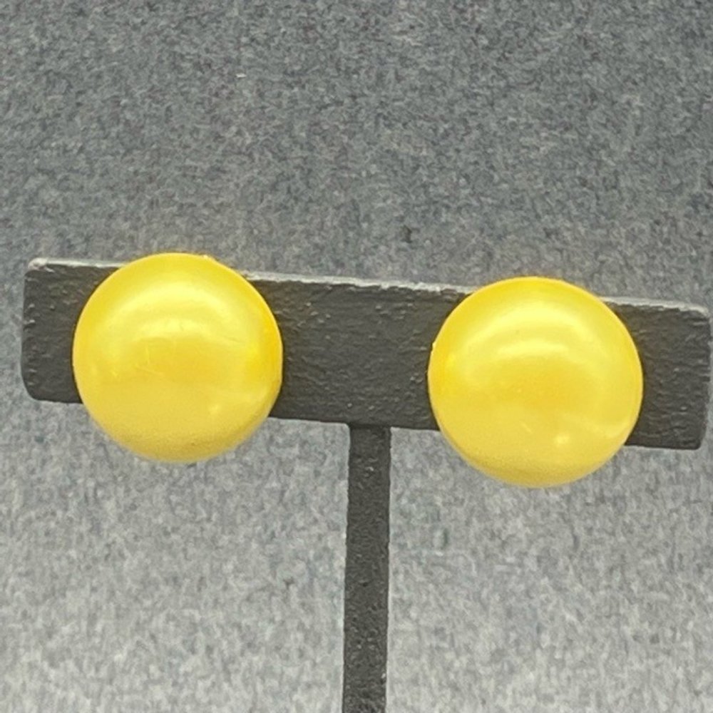 Clip On Earrings As Is Yellow Green Chartreuse Domed Pearl With Round Soft Girl